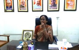 मंत्री रीता बहुगुणा जोशी ने खुद खाई फाइलेरिया की गोली, लोगों से की खाने की अपील
