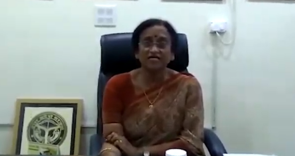 मंत्री रीता बहुगुणा जोशी ने खुद खाई फाइलेरिया की गोली, लोगों से की खाने की अपील