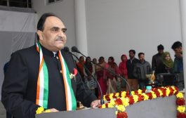 एरा विश्वविद्यालय में कुलपति ने किया ध्वजारोहण, विजेताओं को मिला सम्मान