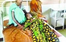 सीएचसी में नर्स ने मांगे 1500 रुपए, जुड़वा बच्चों की मौत